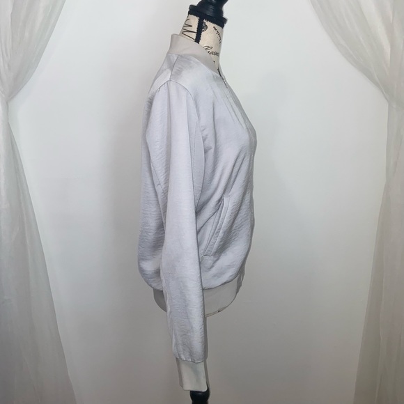 UNIQLO Lightweight Bomber Jacket - Picture 2 of 13